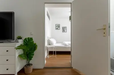 TV/Unterhaltungsangebot in der Unterkunft Global Living - Design Apartment I Central I Beamer I Kitchen I Terrace I Berlin
