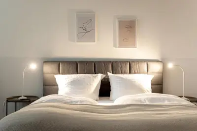 Ein Bett oder Betten in einem Zimmer der Unterkunft Global Living - Design Apartment I Central I Beamer I Kitchen I Terrace I Berlin