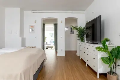 TV/Unterhaltungsangebot in der Unterkunft Global Living - Design Apartment I Central I Beamer I Kitchen I Terrace I Berlin