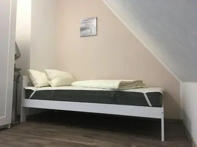 Ein Bett oder Betten in einem Zimmer der Unterkunft -Haus am Wäldchen-