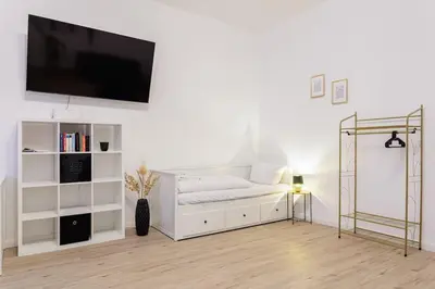Ein Bett oder Betten in einem Zimmer der Unterkunft DR Apartments Boxhagener Kiez