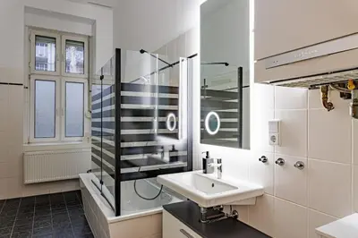Ein Badezimmer in der Unterkunft DR Apartments Boxhagener Kiez