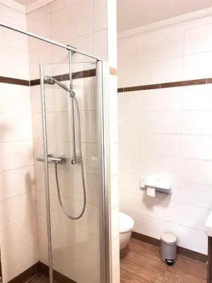 Ein Badezimmer in der Unterkunft FeWo-Zimmer-Auszeit