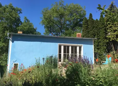 Ein Garten an der Unterkunft Gartenhaus mit Sauna am Buckowsee, Märkische Schweiz