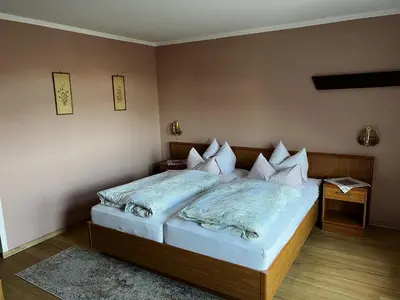 Ein Bett oder Betten in einem Zimmer der Unterkunft Pension Zur Mühle
