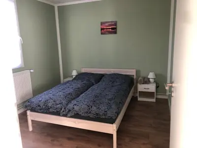Ein Bett oder Betten in einem Zimmer der Unterkunft Moderne Ferienwohnungen mit Terrasse, Pool, Wallbox & Spielplatz in den Götzer Bergen - ideal für Ihren Berlin-Besuch und auch für Gruppen bis zu 40 Personen geeignet