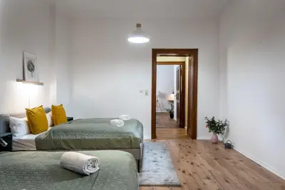 Ein Bett oder Betten in einem Zimmer der Unterkunft Super Zentral super schöner Altbau in Moabit Rostockerstraße im Herzen von Berlin für bis zu 6 Personen