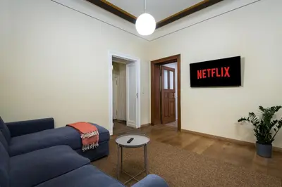 TV/Unterhaltungsangebot in der Unterkunft Super Zentral super schöner Altbau in Moabit Rostockerstraße im Herzen von Berlin für bis zu 6 Personen