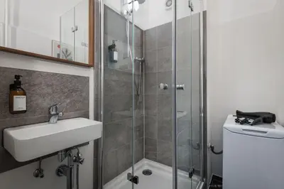 Ein Badezimmer in der Unterkunft Super Zentral super schöner Altbau in Moabit Rostockerstraße im Herzen von Berlin für bis zu 6 Personen