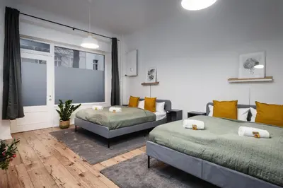 Ein Bett oder Betten in einem Zimmer der Unterkunft Super Zentral super schöner Altbau in Moabit Rostockerstraße im Herzen von Berlin für bis zu 6 Personen