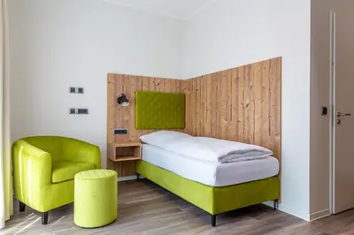 Ein Bett oder Betten in einem Zimmer der Unterkunft Hotel Fuchsbau Jüterbog