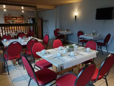 Ein Restaurant oder anderes Speiselokal in der Unterkunft Hotel Fuchsbau Jüterbog