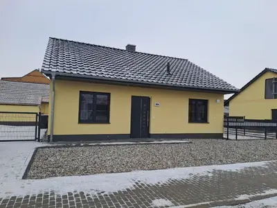 Das Gebäude in dem sich das Ferienhaus befindet