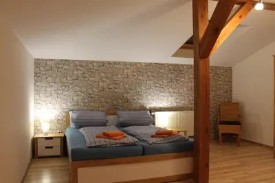 Ein Bett oder Betten in einem Zimmer der Unterkunft Villa Landidyll mit wunderschönem-seperatem Wellnessbereich
