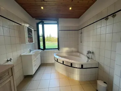 Ein Badezimmer in der Unterkunft Villa Landidyll mit wunderschönem-seperatem Wellnessbereich