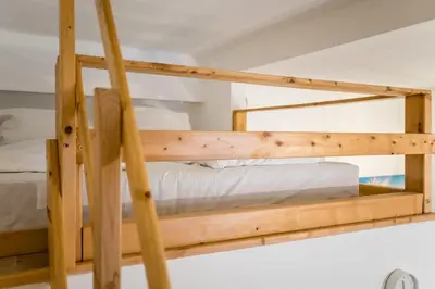 Ein Bett oder Betten in einem Zimmer der Unterkunft Stylish Loft close to Boxhagener Platz