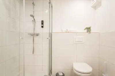 Ein Badezimmer in der Unterkunft Stylish Loft close to Boxhagener Platz