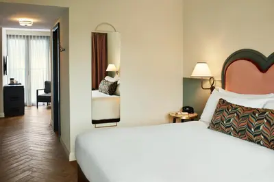 Ein Bett oder Betten in einem Zimmer der Unterkunft The Hoxton, Berlin