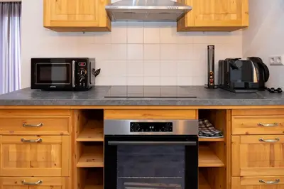 Küche/Küchenzeile in der Unterkunft ROSEWOOD by Comfort Housing - 2 bedroom apartment
