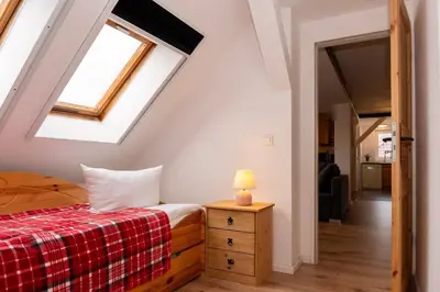 Ein Bett oder Betten in einem Zimmer der Unterkunft ROSEWOOD by Comfort Housing - 2 bedroom apartment