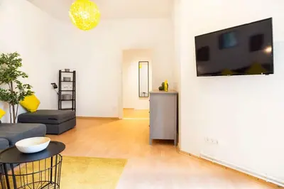 TV/Unterhaltungsangebot in der Unterkunft Spacious Family Apartment at Mauerpark plus SelfCheckIn