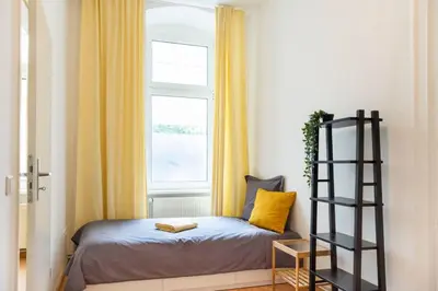 Ein Bett oder Betten in einem Zimmer der Unterkunft Spacious Family Apartment at Mauerpark plus SelfCheckIn