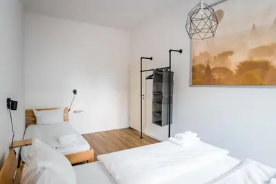 Ein Bett oder Betten in einem Zimmer der Unterkunft Three Bedroom plus big kitchen plus SelfCheckIn plus Street Parking