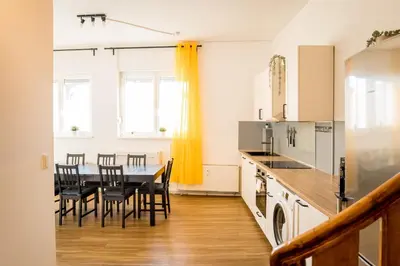 Küche/Küchenzeile in der Unterkunft Three Bedroom plus big kitchen plus SelfCheckIn plus Street Parking