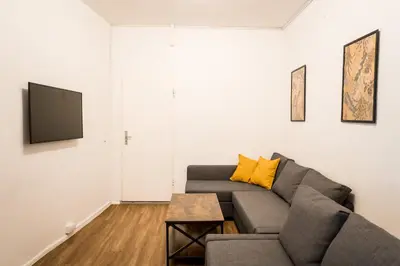 TV/Unterhaltungsangebot in der Unterkunft Three Bedroom plus big kitchen plus SelfCheckIn plus Street Parking