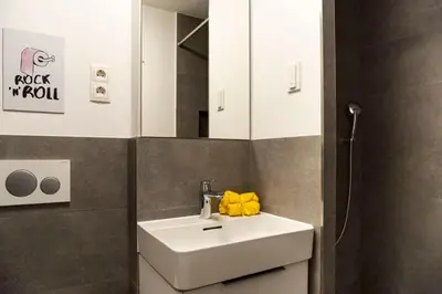 Ein Badezimmer in der Unterkunft Two BR and Two BTH plus Self Checkin plus Street Parking