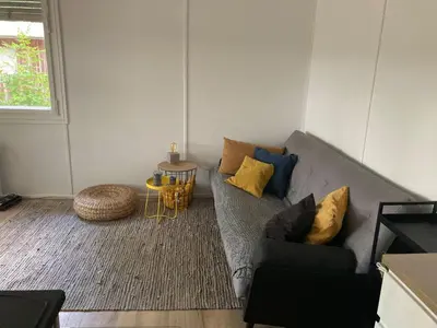 Ein Sitzbereich in der Unterkunft NEU! Schöner Bungalow am Zenssee