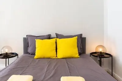 Ein Bett oder Betten in einem Zimmer der Unterkunft Cosy Apartment plus Self Checkin plus free Street parking