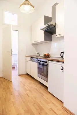 Küche/Küchenzeile in der Unterkunft One Bedroom Apartment Berlin Neukölln