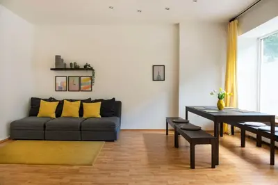 Ein Sitzbereich in der Unterkunft One Bedroom Apartment Berlin Neukölln
