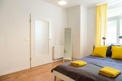 Ein Bett oder Betten in einem Zimmer der Unterkunft Cosy Two BR plus Self Checkin plus Street Parking