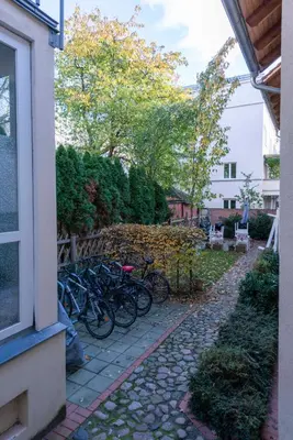 Ein Garten an der Unterkunft Studio Apartment im Palais Fleur Blanche