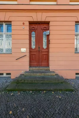 Eine Fassade oder ein Eingang zu Studio Apartment im Palais Fleur Blanche