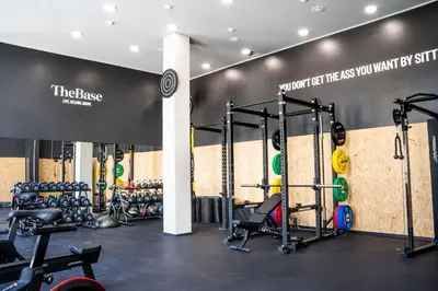 Das Fitnesscenter und/oder die Fitnesseinrichtungen in der Unterkunft The Base Berlin ONE