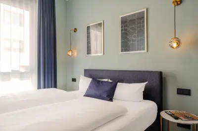 Ein Bett oder Betten in einem Zimmer der Unterkunft The Base Berlin ONE