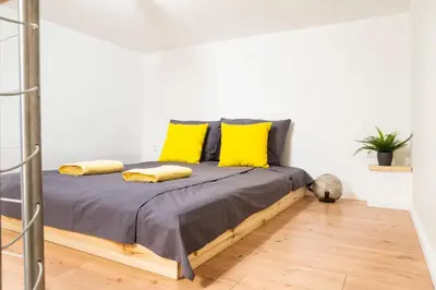 Ein Bett oder Betten in einem Zimmer der Unterkunft SPACIOUS Two BR plus AC plus SelfCheckIn