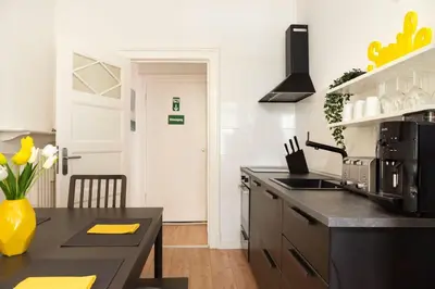 Küche/Küchenzeile in der Unterkunft Stylish Loft Apartment plus SelfCheckIn plus Street Parking