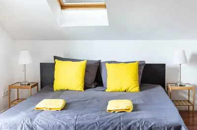 Ein Bett oder Betten in einem Zimmer der Unterkunft Urban Rooftop Apartment - Berlin MITTE - A C