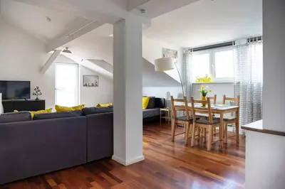 Ein Sitzbereich in der Unterkunft Urban Rooftop Apartment - Berlin MITTE - A C