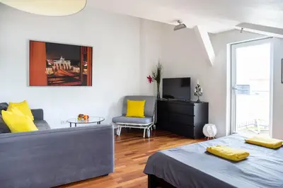 TV/Unterhaltungsangebot in der Unterkunft Urban Rooftop Apartment - Berlin MITTE - A C