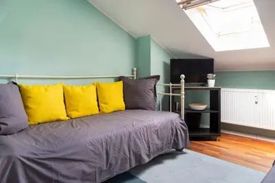 Ein Bett oder Betten in einem Zimmer der Unterkunft Rosenthaler Calling - Rooftop Apartment