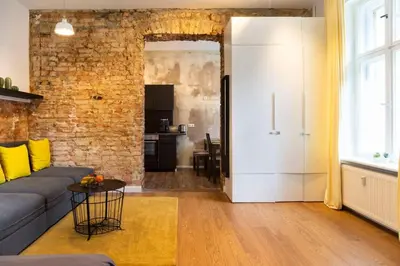 Ein Sitzbereich in der Unterkunft Shabby Chic plus Self CheckIn and Free Street Parking