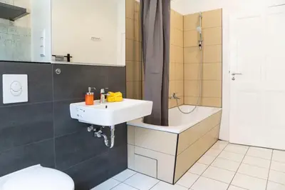 Ein Badezimmer in der Unterkunft Shabby Chic plus Self CheckIn and Free Street Parking