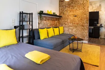 Ein Bett oder Betten in einem Zimmer der Unterkunft Shabby Chic plus Self CheckIn and Free Street Parking