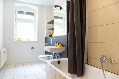 Ein Badezimmer in der Unterkunft Shabby Chic plus Self CheckIn and Free Street Parking