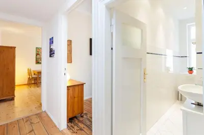 Ein Badezimmer in der Unterkunft Zentrale Altbauwohnung im Helmholtzkiez